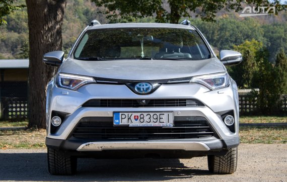 Toyota RAV4 2.5 Hybrid Executive AWD / 114kW / CVT / ZÁRUKA / AJ NA SPLÁTKY / PROTIÚČET 2018 stříbrná metalíza