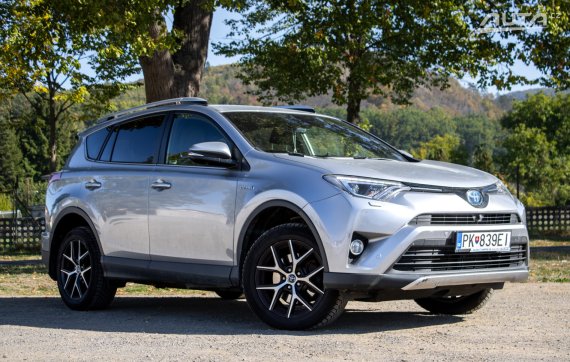 Toyota RAV4 2.5 Hybrid Executive AWD / 114kW / CVT / ZÁRUKA / AJ NA SPLÁTKY / PROTIÚČET 2018 stříbrná metalíza