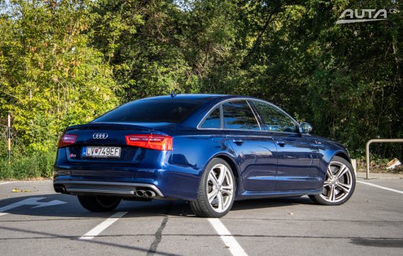 Audi S6 4.0 TFSI V8 quattro S tronic, 309 kW, A8 / AJ NA SPLÁTKY / PROTIÚČET / 2013 modrá