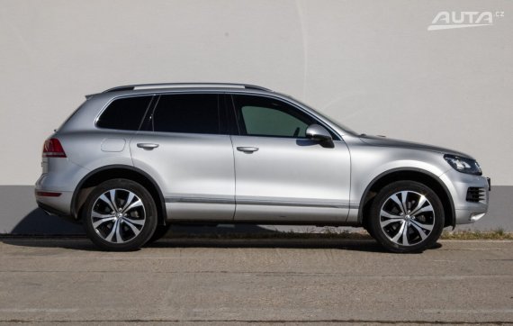 Volkswagen Touareg 3.0 TDI V6 BMT / 180kW / A8 / ZÁRUKA / AJ NA SPLÁTKY / PROTIÚČET 2014 stříbrná metalíza