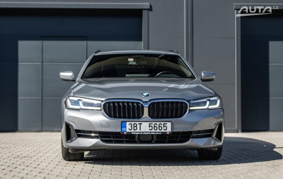 BMW 530d LCI 210kW, 48V Mild-Hybrid 2024 šedá