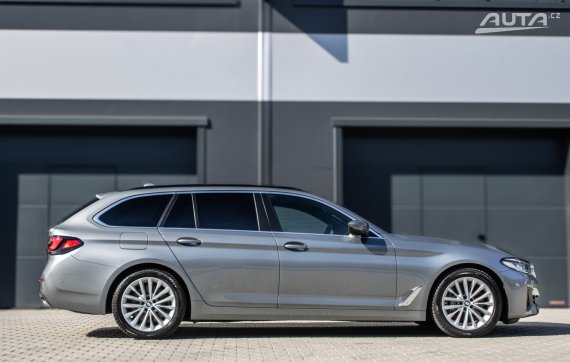 BMW 530d LCI 210kW, 48V Mild-Hybrid 2024 šedá