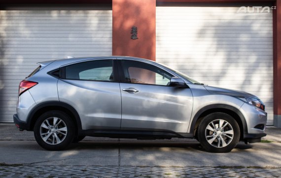 Honda HR-V 1.6 i-DTEC Elegance, 88kW (2016) / AJ NA SPLÁTKY / PROTIÚČET / 2016 stříbrná metalíza