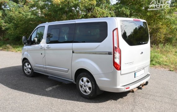 Ford Tourneo Custom 2.2 D Titanium L1, 114Kw, 173700km, 8 míst 2015 stříbrná metalíza