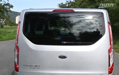 Ford Tourneo Custom 2.2 D Titanium L1, 114Kw, 173700km, 8 míst 2015 stříbrná metalíza
