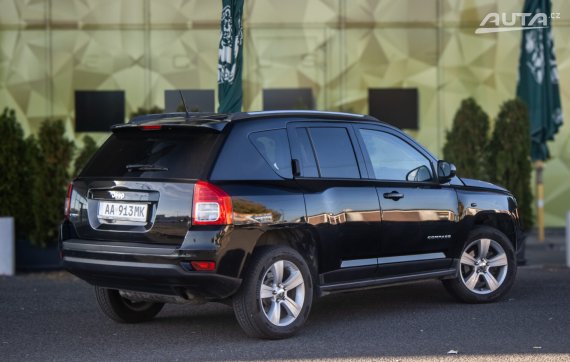 Jeep Compass 2.2L I4 CRD 4x4 120kW MT/6 / AJ NA SPLÁTKY / PROTIÚČET 2012 černá