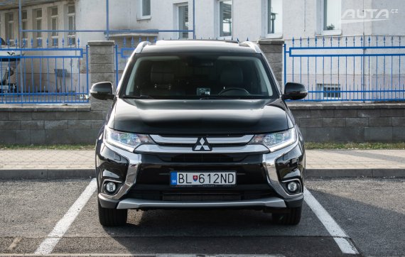 Mitsubishi Outlander 2.3 DI-D 4x4 A/T, 110kW (2016) / AJ NA SPLÁTKY / PROTIÚČET / 2016 černá