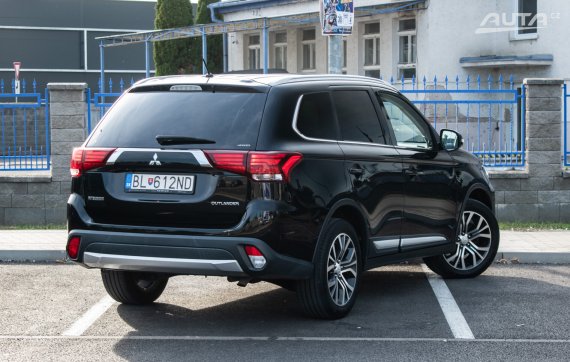 Mitsubishi Outlander 2.3 DI-D 4x4 A/T, 110kW (2016) / AJ NA SPLÁTKY / PROTIÚČET / 2016 černá
