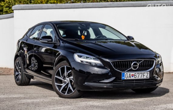 Volvo V40 D2 2.0L 88kW Geartronic 2017 / AJ NA SPLÁTKY / PROTIÚČET 2017 černá