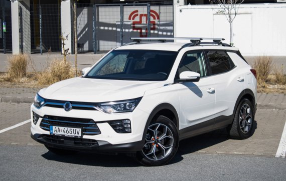 SsangYong Korando 1.5 Turbo e-XGI A/T, 120kW (2025) / AJ NA SPLÁTKY / PROTIÚČET / 2025 - hlavní pohled