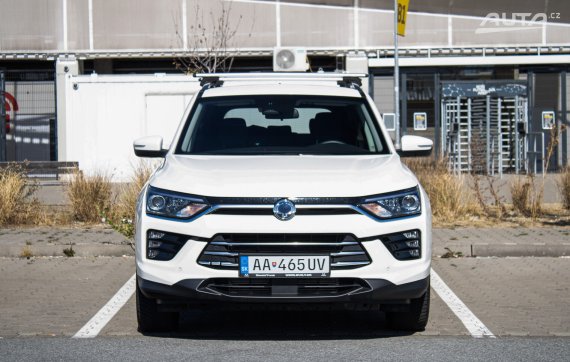 SsangYong Korando 1.5 Turbo e-XGI A/T, 120kW (2025) / AJ NA SPLÁTKY / PROTIÚČET / 2025 bílá