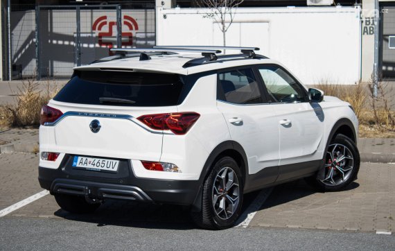 SsangYong Korando 1.5 Turbo e-XGI A/T, 120kW (2025) / AJ NA SPLÁTKY / PROTIÚČET / 2025 bílá