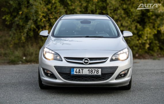 Opel Astra ST Cosmo 81kW 2015 2015 šedá