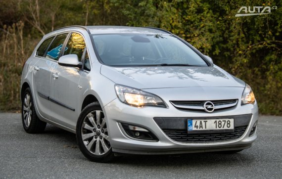 Opel Astra ST Cosmo 81kW 2015 2015 šedá