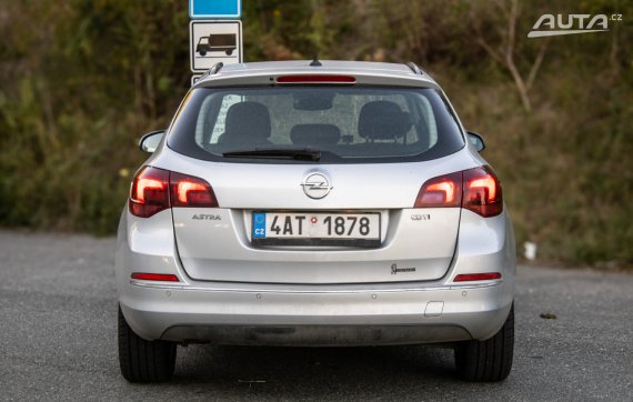 Opel Astra ST Cosmo 81kW 2015 2015 šedá