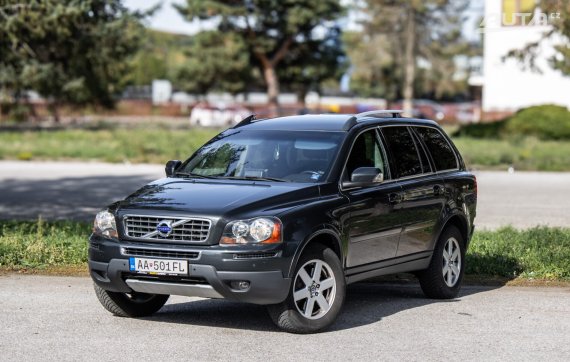 Volvo XC90 2.4 D5 AWD 7-Miest 136kW / AJ NA SPLÁTKY / PROTIÚČET