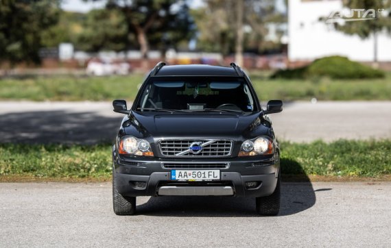 Volvo XC90 2.4 D5 AWD 7-Miest 136kW / AJ NA SPLÁTKY / PROTIÚČET 2010 šedá