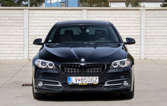 BMW Rad 5 F10 525d Individual / 160kW / A8 / ZÁRUKA / AJ NA SPLÁTKY / PROTIÚČET 2015 černá