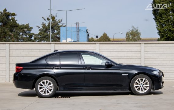 BMW Rad 5 F10 525d Individual / 160kW / A8 / ZÁRUKA / AJ NA SPLÁTKY / PROTIÚČET 2015 černá
