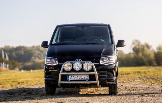 Volkswagen Transporter 2.0 TDI 103kW AT/7 2016 / AJ NA SPLÁTKY / PROTIÚČET 2016 černá
