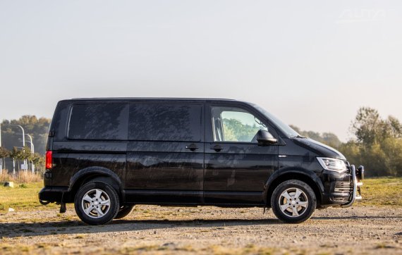 Volkswagen Transporter 2.0 TDI 103kW AT/7 2016 / AJ NA SPLÁTKY / PROTIÚČET 2016 černá