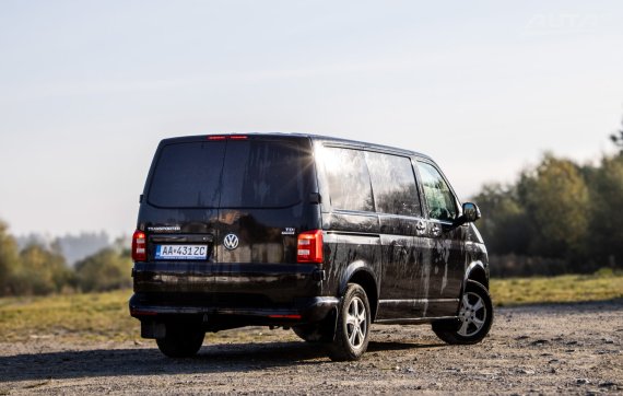 Volkswagen Transporter 2.0 TDI 103kW AT/7 2016 / AJ NA SPLÁTKY / PROTIÚČET 2016 černá