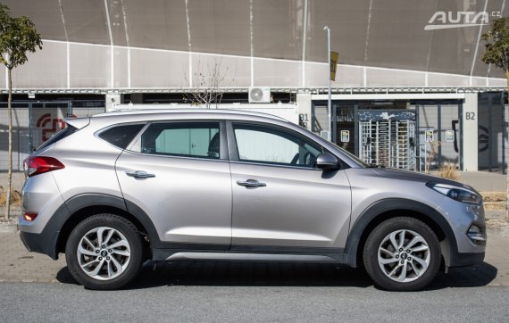 Hyundai Tucson 1.6 T-GDi 4x4 DCT 130kW (2015) / AJ NA SPLÁTKY / PROTIÚČET / 2015 stříbrná metalíza