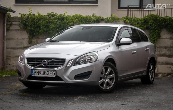 Volvo V60 D3 Momentum Geartronic, 120 kW, A6, 5d. / AJ NA SPLÁTKY / PROTIÚČET / 2011 - hlavní pohled