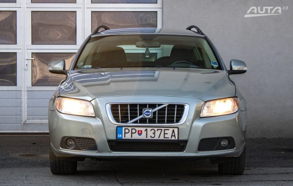 Volvo V70 D5 Momentum / 136kW / A6 / AJ NA SPLÁTKY / PROTIÚČET 2007 červená