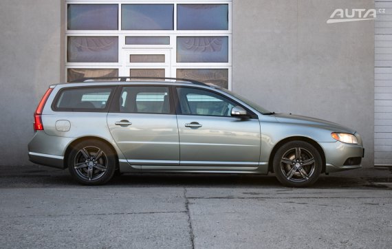 Volvo V70 D5 Momentum / 136kW / A6 / AJ NA SPLÁTKY / PROTIÚČET 2007 červená