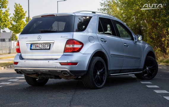Mercedes-Benz ML 350 CDI 4MATIC / 170kW / A7 / AJ NA SPLÁTKY / PROTIÚČET 2010 modrá