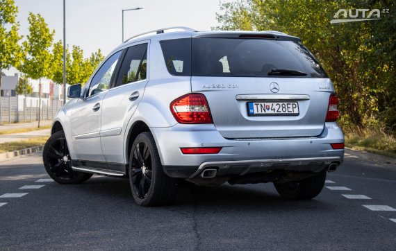 Mercedes-Benz ML 350 CDI 4MATIC / 170kW / A7 / AJ NA SPLÁTKY / PROTIÚČET 2010 modrá