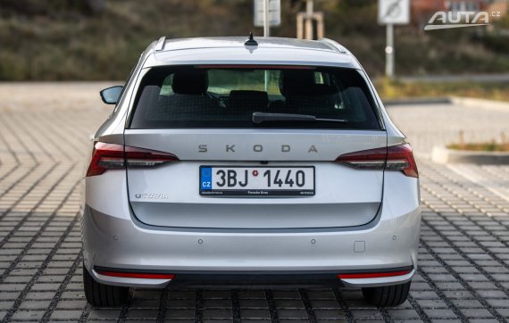 Škoda Octavia Combi 4 2024 110kW 2024 šedá