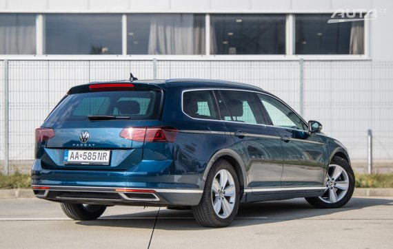 Volkswagen Passat Variant 2.0 TDI EVO Business Premium DSG 110kW 2021 / AJ NA SPLÁTKY / PROTIÚČET 2021 modrá