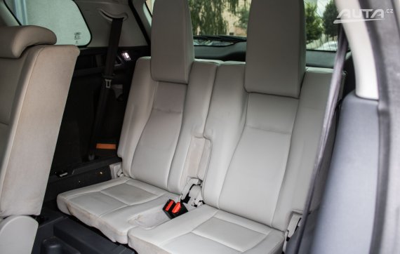 Land Rover Discovery Sport 2.0 TD4 110kW AT 4x4 7-miestne / AJ NA SPLÁTKY / PROTIÚČET / 2015 bílá