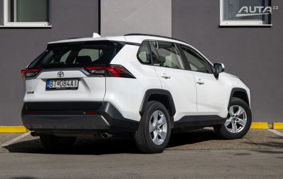 Toyota RAV4 2.0 l Valvematic Comfort FWD / 129kW / M6 / ZÁRUKA / AJ NA SPLÁTKY / PROTIÚČET 2020 bílá