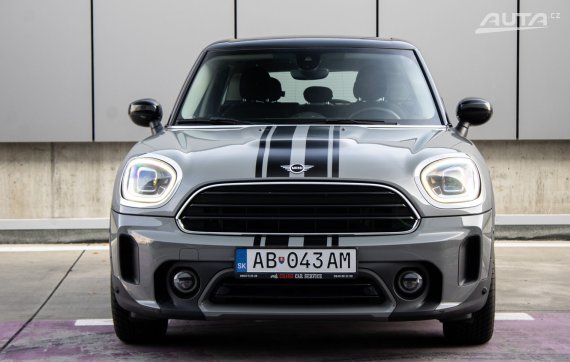 Mini Countryman Cooper A/T 2021 šedá