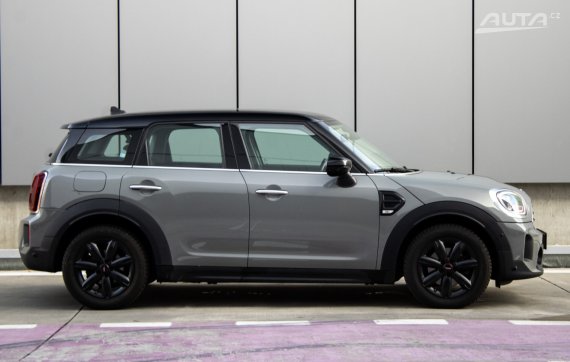 Mini Countryman Cooper A/T 2021 šedá