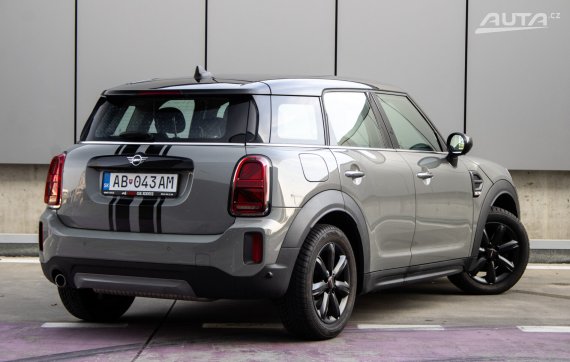 Mini Countryman Cooper A/T 2021 šedá