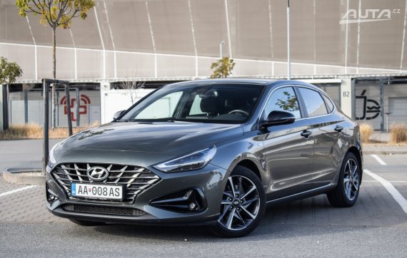 Hyundai i30 Fastback 1.5 T-GDi mHEV, 118kW (2023) / AJ NA SPLÁTKY / PROTIÚČET / 2023 - hlavní pohled