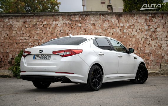 Kia Optima 1.7 CRDi A/T, 100kW, A6, 4d. / AJ NA SPLÁTKY / PROTIÚČET / 2012 bílá