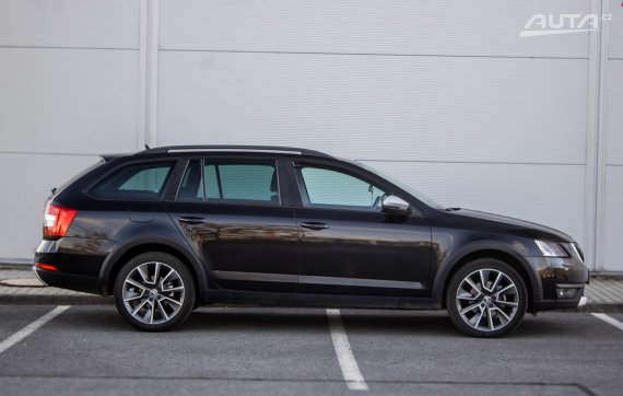 Škoda Octavia Combi 2.0 TDI Scout 110kW AT/7 2018 4x4 / AJ NA SPLÁTKY / PROTIÚČET 2018 černá