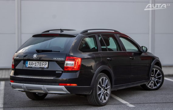 Škoda Octavia Combi 2.0 TDI Scout 110kW AT/7 2018 4x4 / AJ NA SPLÁTKY / PROTIÚČET 2018 černá