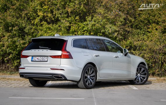 Volvo V60 D4 Inscription A/T, 140 kW, A8, 5d. / AJ NA SPLÁTKY / PROTIÚČET / 2019 šedá