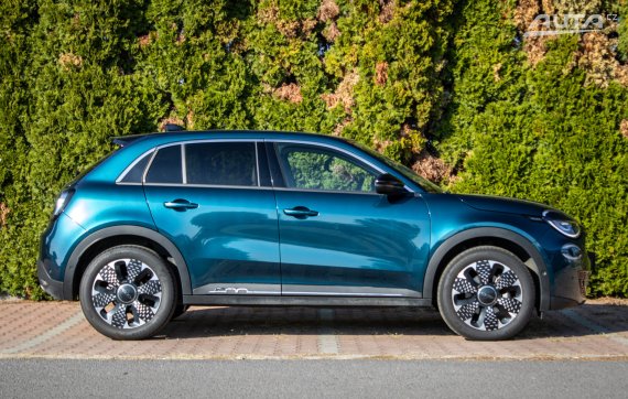 Fiat 600 Hybrid 1.2 La Prima 136k, 100 kW, A6, 5d. / AJ NA SPLÁTKY / PROTIÚČET / 2025 modrá