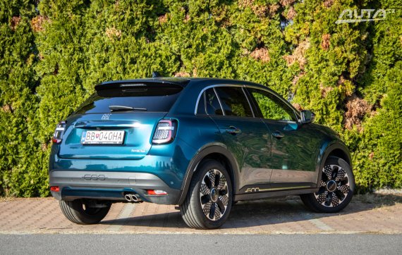 Fiat 600 Hybrid 1.2 La Prima 136k, 100 kW, A6, 5d. / AJ NA SPLÁTKY / PROTIÚČET / 2025 modrá
