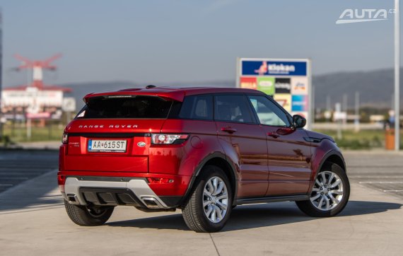 Land Rover Range Rover Evoque 2.2 TD4 SE Dynamic 110kW AT/9 2015 / AJ NA SPLÁTKY / PROTIÚČET 2015 červená