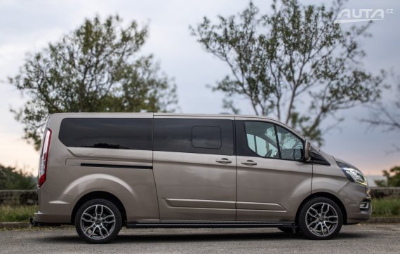 Ford Tourneo Custom 2019 96kW 2019 šedá