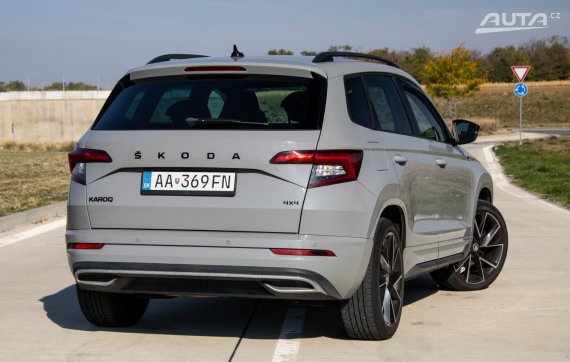 Škoda Karoq 2.0 TDI Sportline 4x4 / 110kW / A7 / ZÁRUKA / AJ NA SPLÁTKY / PROTIÚČET 2020 šedá