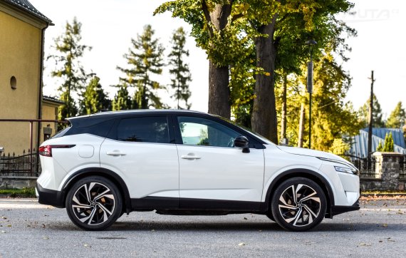 Nissan Qashqai 1.3 DIG-T Tekna+ X-Tronic AWD 116kW 2022 / AJ NA SPLÁTKY / PROTIÚČET 2022 bílá